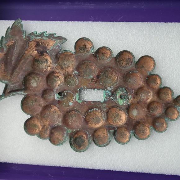 Grape Design Single Switch Plate in solid copper in Patina Blue. Patinazation Pr - Picture 3 of 10